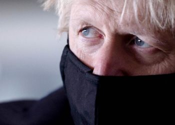 İngiltere, Başbakan Johnson’ın çocuk bakıcısı ve tadilat masraflarını kimin ödediğini tartışıyor