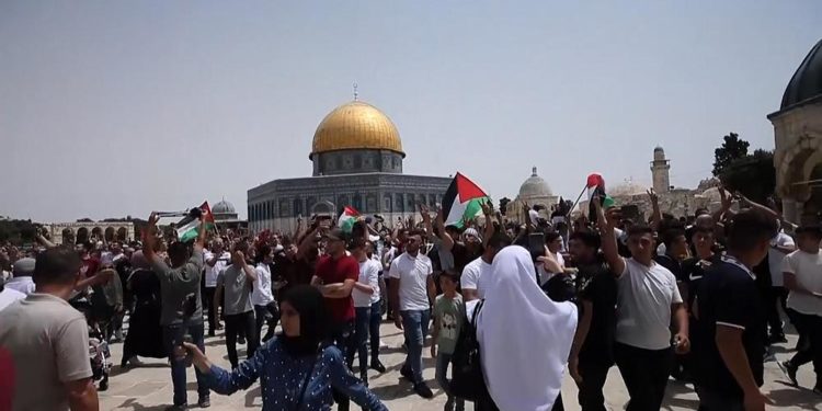 İsrail polisinden Mescid-i Aksa’da cuma namazı sonrası cemaate sert müdahale