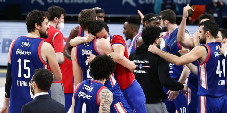 Real Madrid’i mağlup eden Anadolu Efes Final Four’a yükseldi
