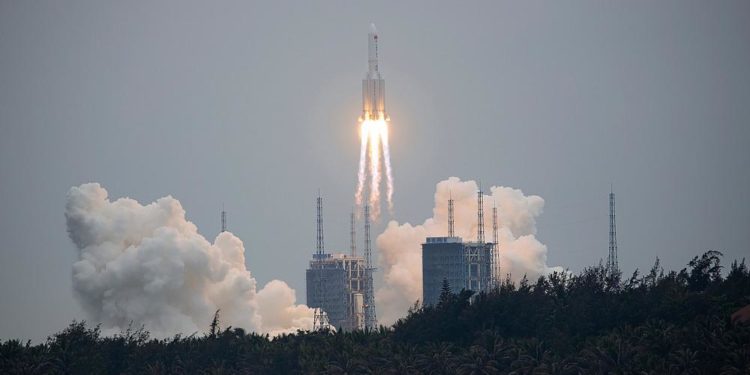 Pentagon: Çin’in fırlattığı roket kontrolden çıktı, yeryüzüne düşebilir