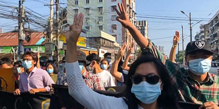 Myanmar’da darbe karşıtı gösterilerde 7 kişi daha hayatını kaybetti