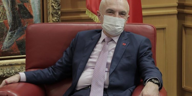 Arnavutluk Cumhurbaşkanı Meta, azil süreci için parlamento komitesinde ifade vermeyi reddetti
