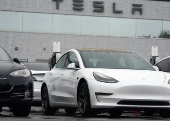 Ölümlü Tesla kazasında ‘otopilot’ incelemesi sürüyor; ABD uygulamanın güvenilirliğini tartışıyor