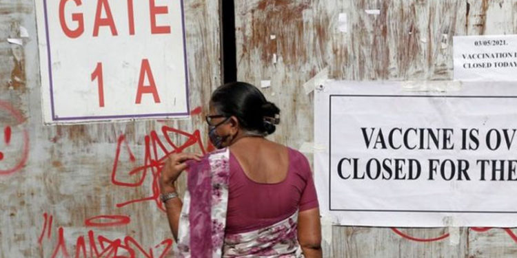 Hindistan'da Covid salgını: Dünyanın en büyük aşı üreticisine göre ülkedeki aşı sıkıntısının nedeni hükümetin izlediği yanlış politikalar