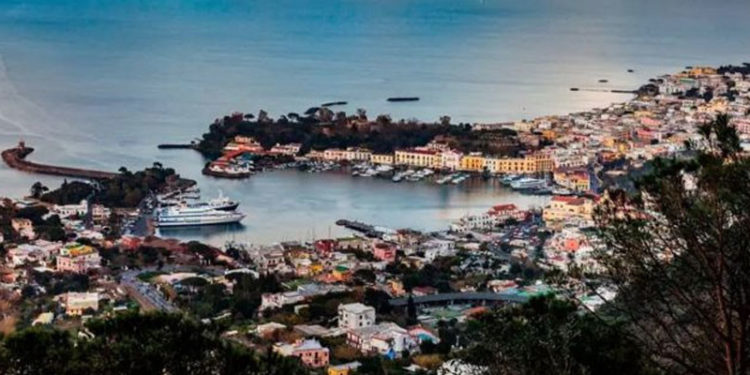 İtalya’da 'Covid’siz ada' projesi hayata geçirildi, Procida adasında herkes aşılandı