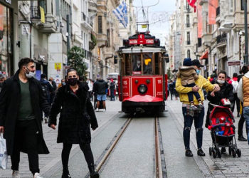 İçişleri Bakanlığı’ndan “kademeli normalleşme” genelgesi: Hafta içi 21.00'de ve hafta sonu sokağa çıkma kısıtlaması uygulanacak