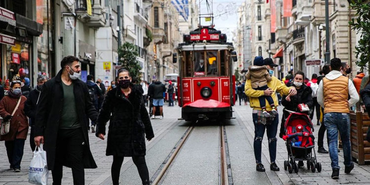 İçişleri Bakanlığı’ndan “kademeli normalleşme” genelgesi: Hafta içi 21.00'de ve hafta sonu sokağa çıkma kısıtlaması uygulanacak