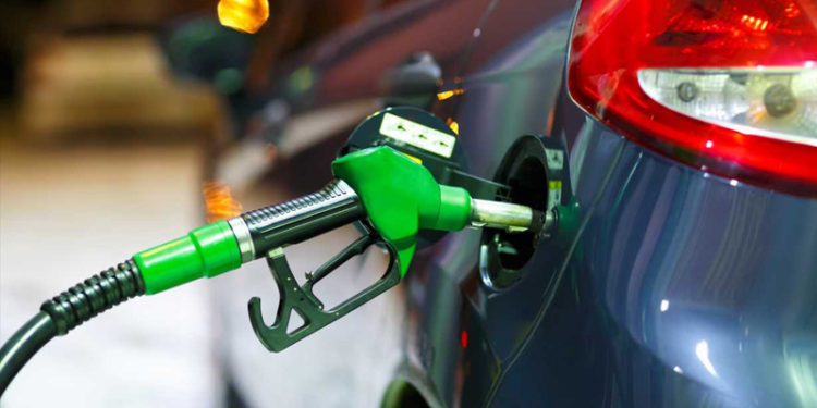 Benzin ve motorine 10 kuruş zam