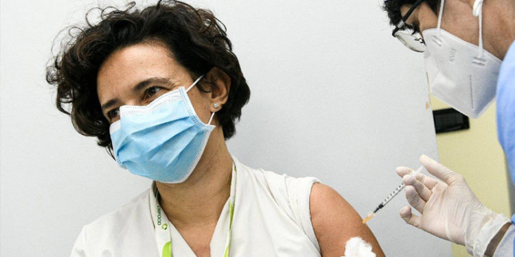 Günlük açılan 170 bin doz aşı için alınan randevu sayısı 30 binlerde kalıyor: Sırası gelip aşıya gitmeyenlerin yerine yaşça küçükler aşılanabilir