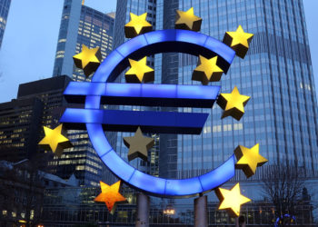 19 AB ülkesinin oluşturduğu Euro Bölgesi'nin mart ayında ticaret fazlası 15,8 milyar Euro'ya geriledi