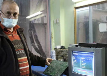 30 yıllık televizyon tamircisi teknolojiye direniyor: ‘Zor günler yaşıyoruz, mesleğimiz yavaş yavaş bitiyor’