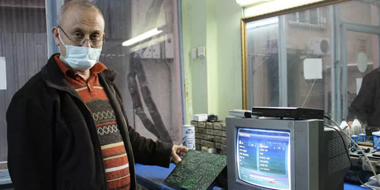 30 yıllık televizyon tamircisi teknolojiye direniyor: ‘Zor günler yaşıyoruz, mesleğimiz yavaş yavaş bitiyor’