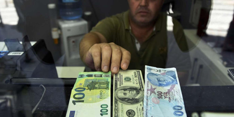 ABD’nin anti-semitizm uyarısı ve  FED tutanakları bekleyişi piyasayı gerdi: Dolar 8.40 TL’yi, gram altın 505 TL’yi gördü
