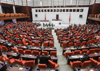 AKP'den TBMM'de 18 yaş altının BES kapsamına alınması teklifi