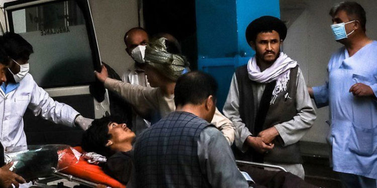 Afganistan'da okul önünde bombalı saldırı: 50 kişi hayatını kaybetti