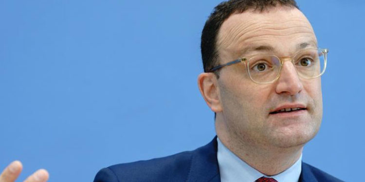 Almanya Sağlık Bakanı'nın aile ziyaretleri uyarısı tepki çekti