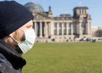 Almanya'da aşı olanlar ve Covid-19'u yenenler, bazı kısıtlamalardan muaf tutulacak