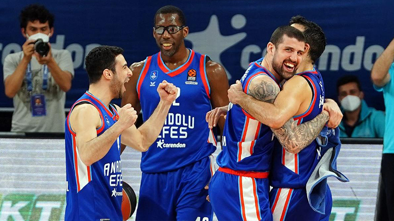 Anadolu Efes, Euroleague şampiyonluğu için parkeye çıkıyor