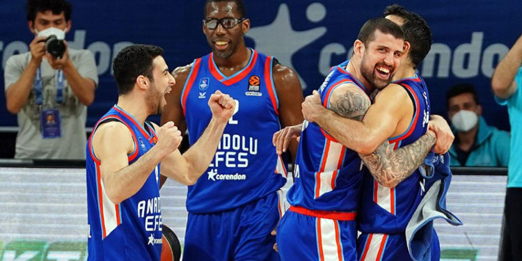Anadolu Efes, Euroleague şampiyonluğu için parkeye çıkıyor