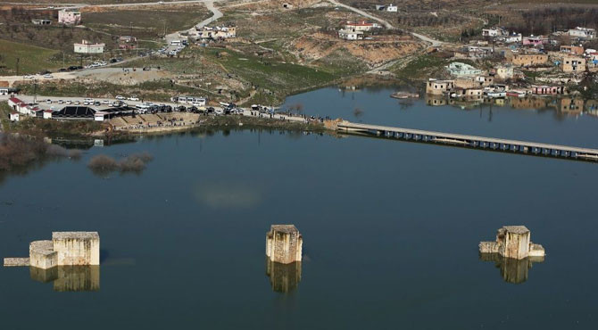 Antik kent Hasankeyf’te evler, köprüler, yollar sular altında