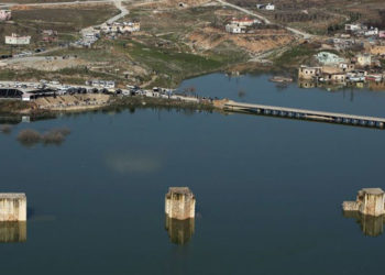 Antik kent Hasankeyf’te evler, köprüler, yollar sular altında