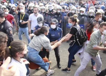 Artvin’de polis çay üreticilerini darp etti