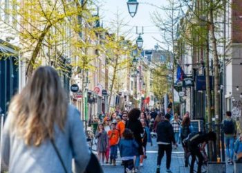 Avrupa'da önlemler gevşetiliyor