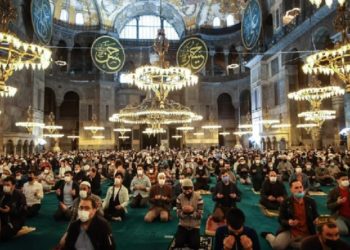 Ayasofya’da 87 yıl sonra ilk bayram namazı