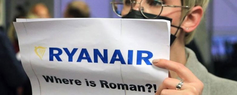 Belarus 'muhalif gazeteciyi gözaltına almak için' Yunanistan'dan Litvanya'ya giden Ryanair yolcu uçağını zorla Minsk'e indirdi