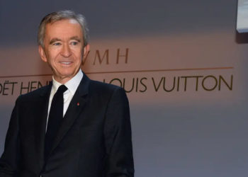 Bernard Arnault, Jeff Bezos'u geride bırakarak dünyanın en zengin insanı oldu