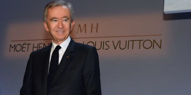 Bernard Arnault, Jeff Bezos'u geride bırakarak dünyanın en zengin insanı oldu