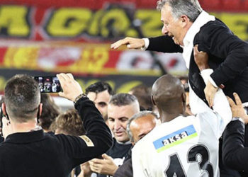 Beşiktaş Başkanı Ahmet Nur Çebi: Sergen hocanın, teknik kadronun, tüm çalışanların emeğiyle şampiyon olduk