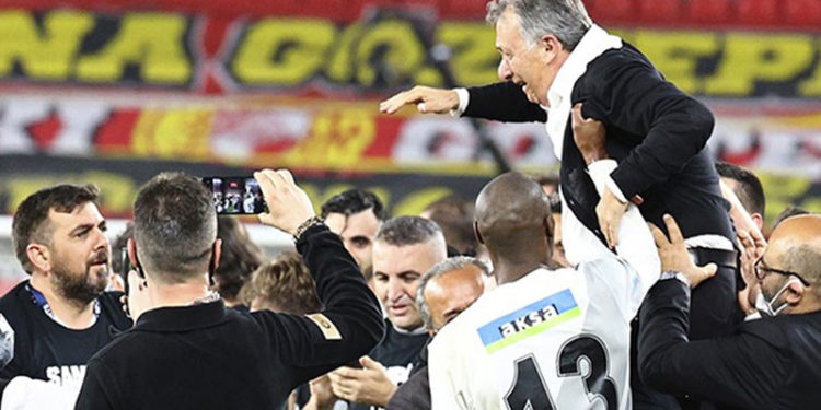 Beşiktaş Başkanı Ahmet Nur Çebi: Sergen hocanın, teknik kadronun, tüm çalışanların emeğiyle şampiyon olduk