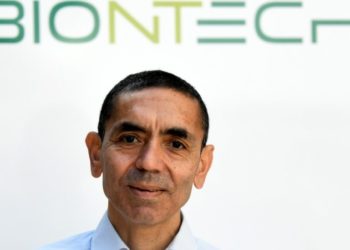 BioNTech CEO'su Uğur Şahin: Aşının buzdolaplarında 6 aya kadar saklanabilen farklı bir versiyonu geliştiriliyor