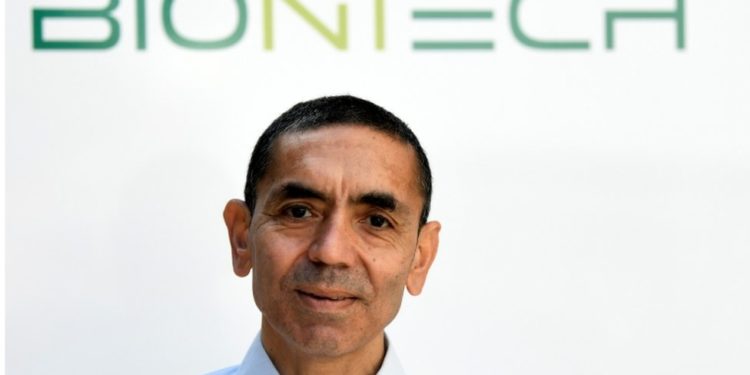 BioNTech CEO'su Uğur Şahin: Aşının buzdolaplarında 6 aya kadar saklanabilen farklı bir versiyonu geliştiriliyor