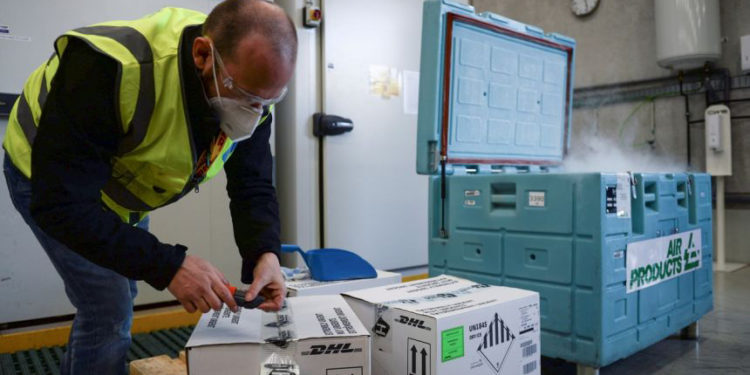 BioNTech aşısının ilk sevkiyatı geldi