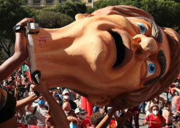 Brezilya Bolsonaro'ya karşı ayakta: 'Hükümeti virüsten daha tehlikeli'