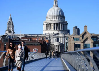 Britanya, normalleşmede ikinci aşamaya geçerken Hindistan varyantı endişe veriyor