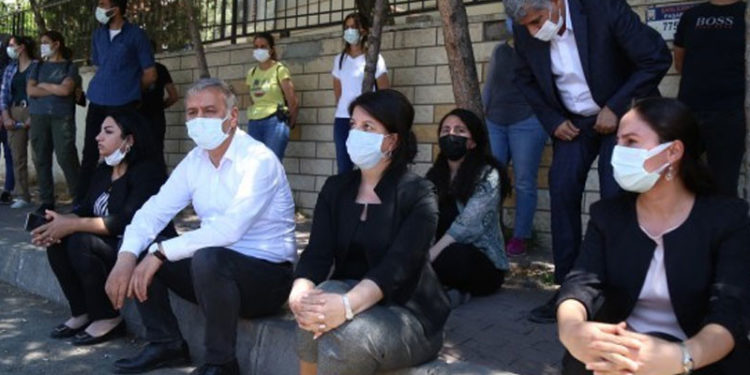 Buldan gözaltına alınan Şenyaşar ailesinin yerine adalet nöbetinde