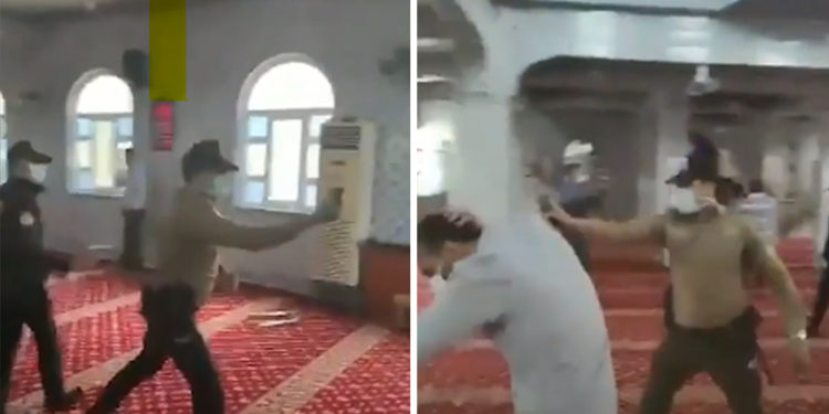 Cami içinde itikafa, biber gazlı müdahale