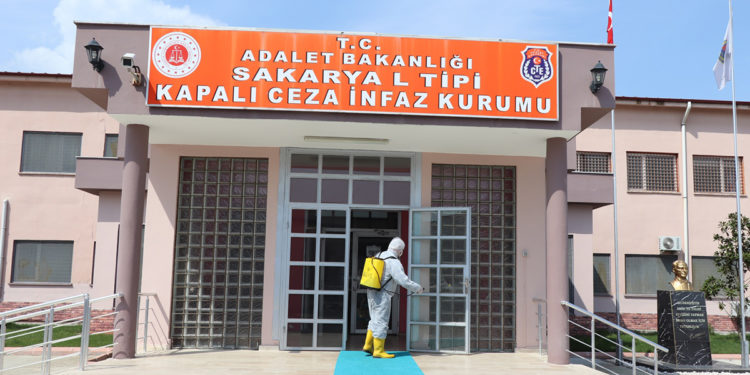 Cezaevinden yazdı: Covid vakaları saklanıyor, ölüme terk edildik