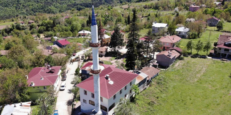 Covid-19 virüsü taşıdığı halde "bir şeyim yok" dedi, camide namaz kıldı; cemaatten 6 kişi hayatını kaybetti!