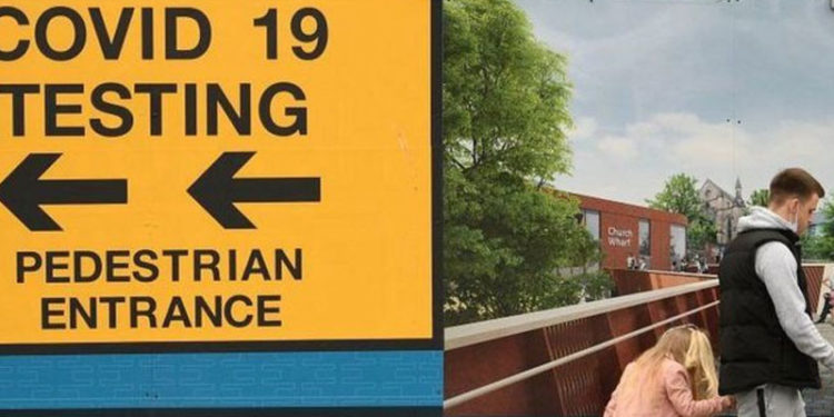 Covid: İngiltere üçüncü dalganın eşiğinde mi?