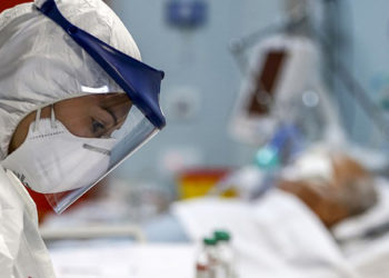 DSÖ: Dünya genelinde en az 115 bin sağlık çalışanı Koronavirüs nedeniyle hayatını kaybetti