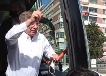 Davutoğlu’na Meclis önünde polis barikatı: Partililer darp edildi