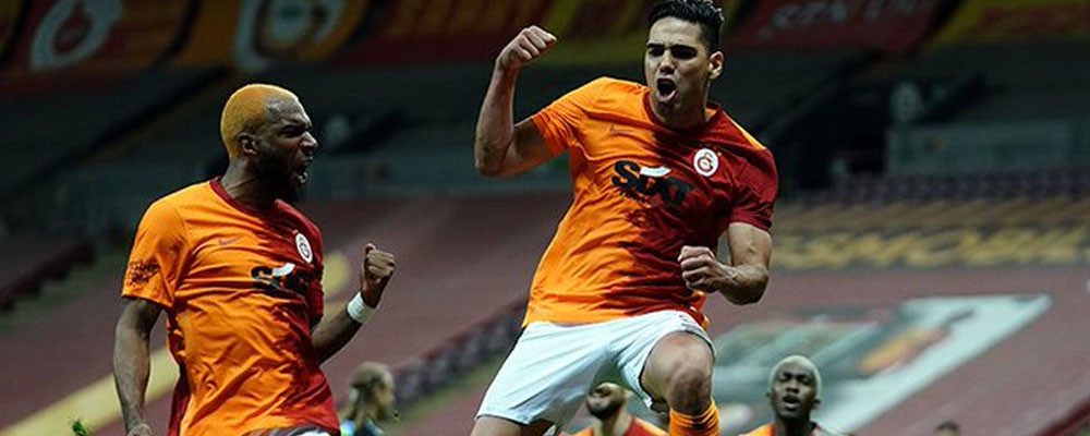 Derbide Galatasaray kazandı, şampiyonluk yarışı son iki haftaya taşındı