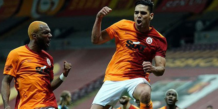 Derbide Galatasaray kazandı, şampiyonluk yarışı son iki haftaya taşındı