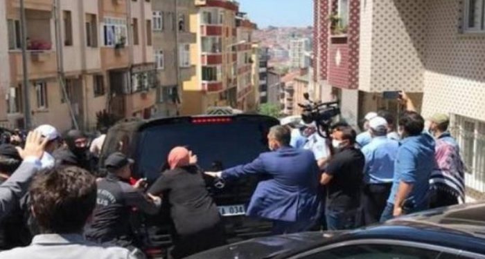 Ekrem İmamoğlu’nun konvoyuna saldırı