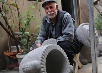 Ermenilerden kalma taş sanatı betonla yok oluyor