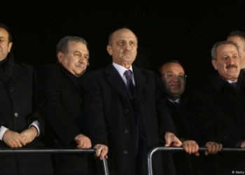 Eski bakandan dikkat çeken paylaşım: Çalışmadan edinenler bitiriyor bizi